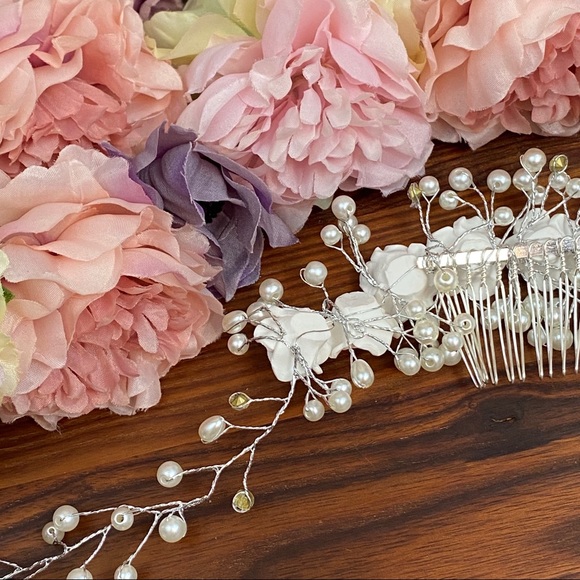Pearl and Crystal White Flower Bridal Hair Comb - Picture 14 of 16